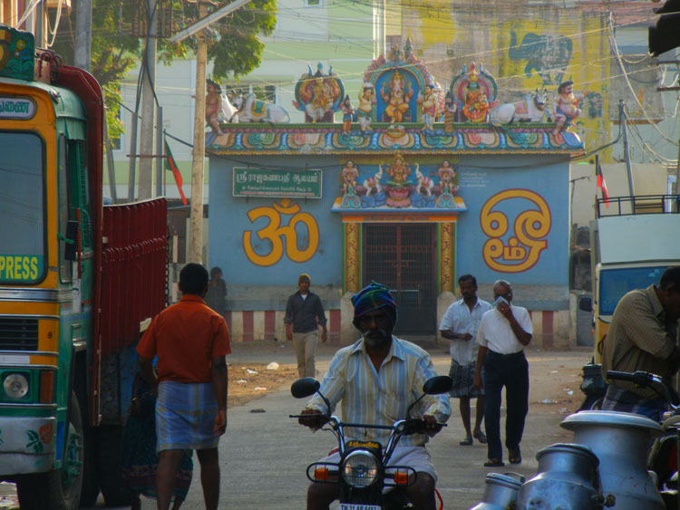 Chidambaram, walking from the Temple to the hotel