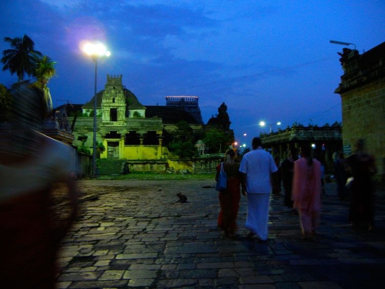 Chidambaram, walking toward Sivakami temple at night