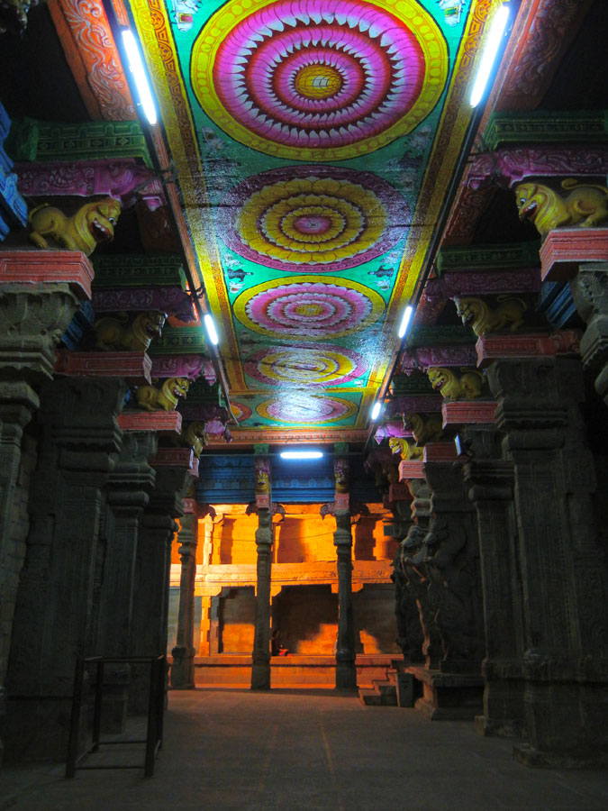 Meenaksi temple, night