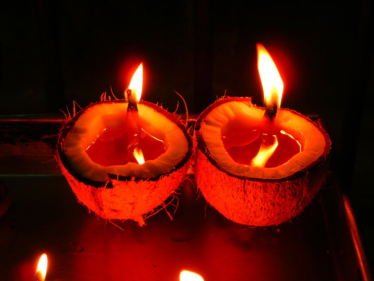 Meenaksi Temple, Coconut ghee candles