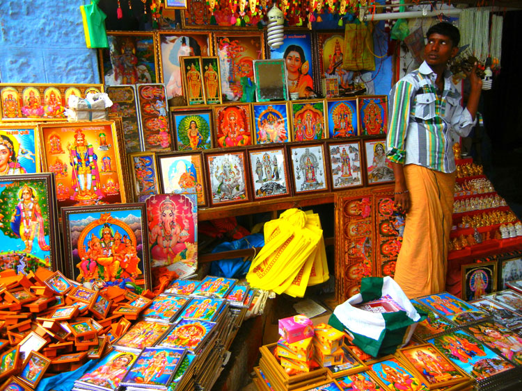 Palani Subrahmanya Temple, store on the steps to the Temple