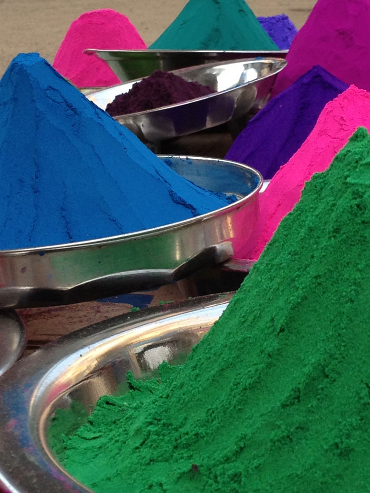 Chidambaram, pigments for kolum outside the East Gate