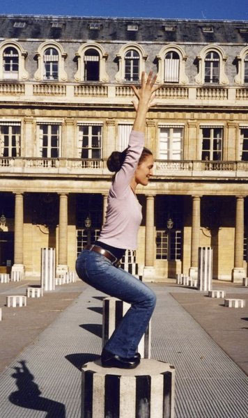 Utkatasana-Palais-Royal-Paris